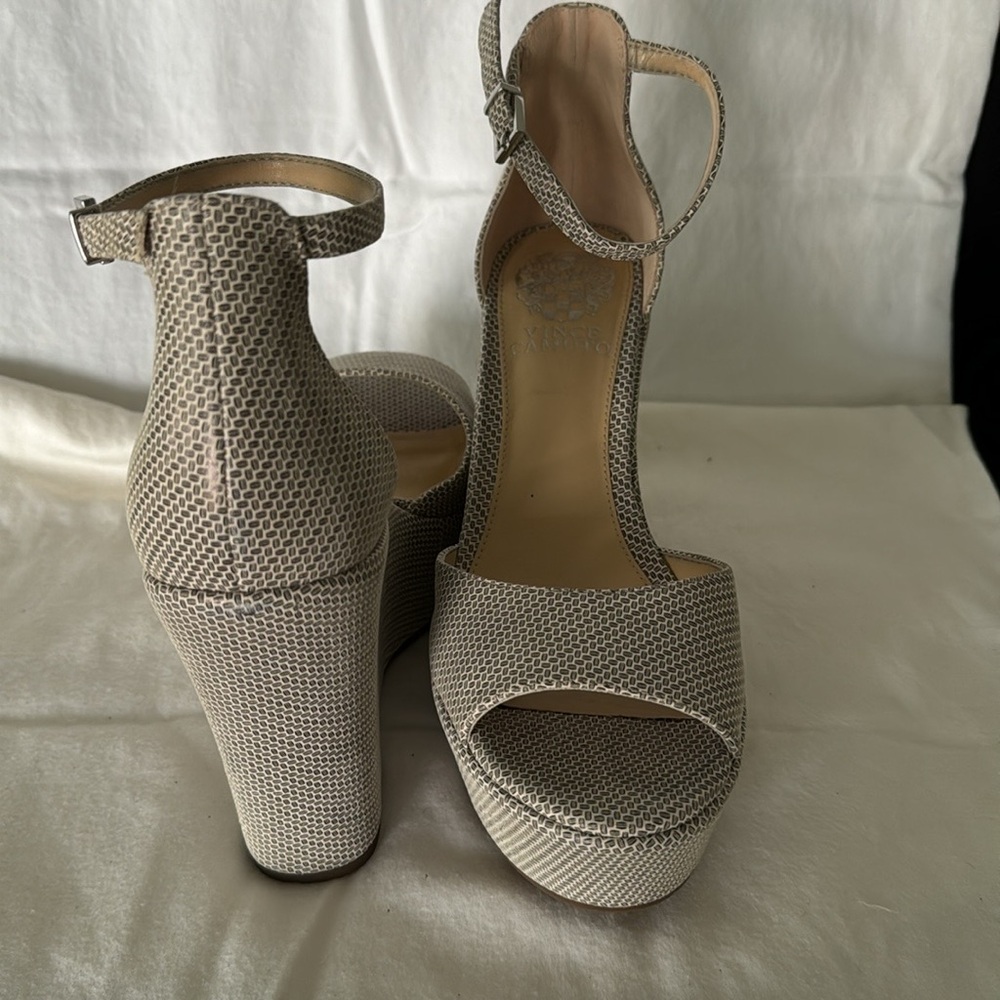 VINCE CAMUTO "Tatchen" Platform Wedge Sandals